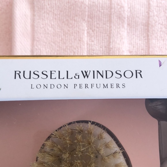 Russell & Windsor Bath Collection - Picture 2 of 5